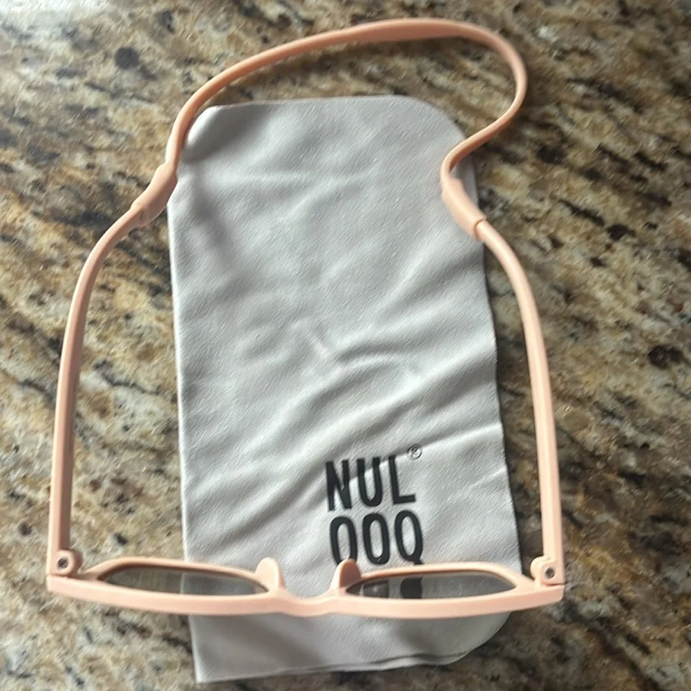 NULOOQ bendable UV400 polarized baby sunglasses w/strap,lens cloth & carry case